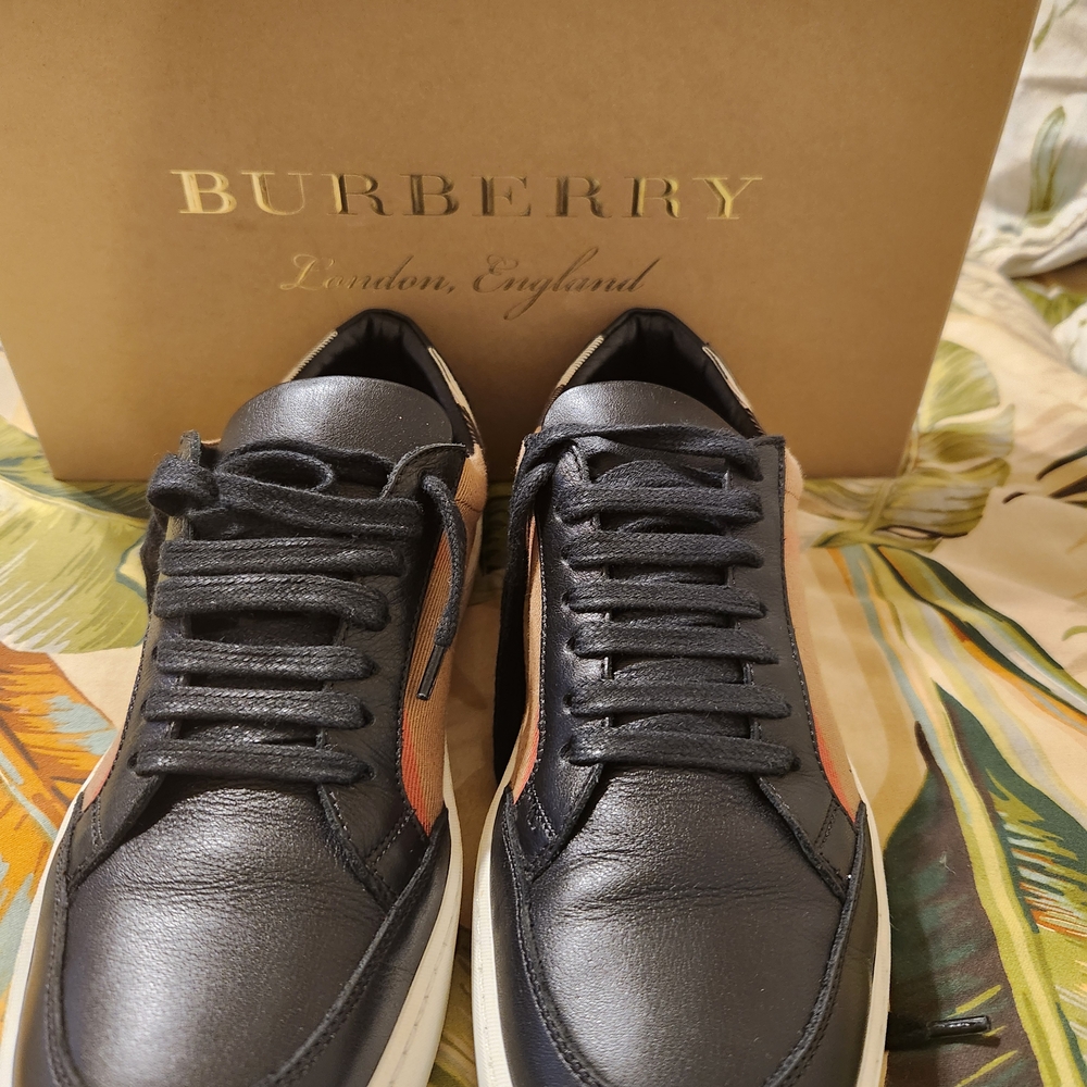 Burberry Men's Black and Tan Sneakers
